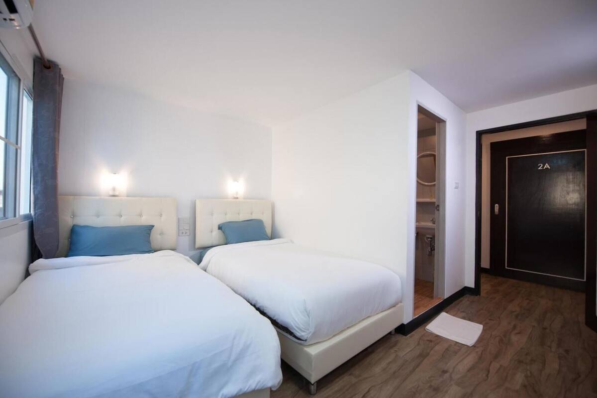 WiFi (free), bed sheets
