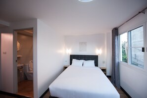 Free WiFi, bed sheets - Hoppers Place Donmuang Room (Bangkok)