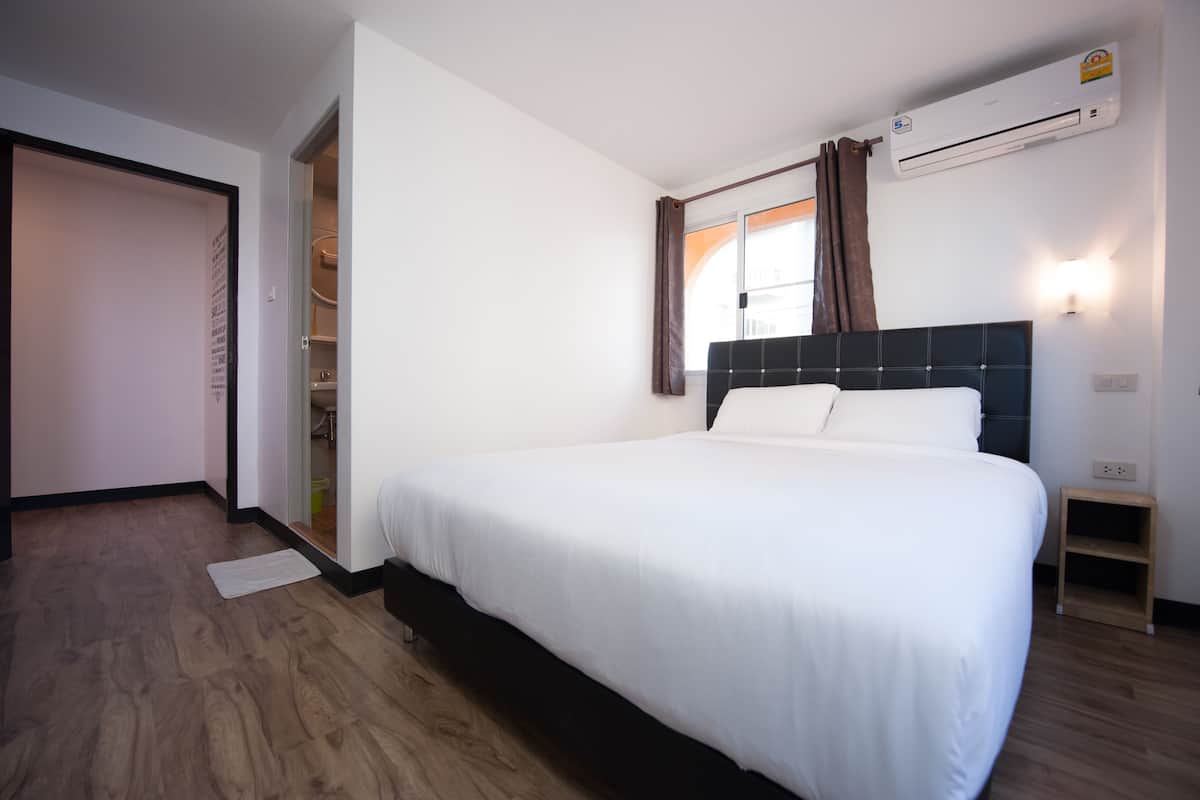 standard double room, private bathroom | free wifi, bed sheets