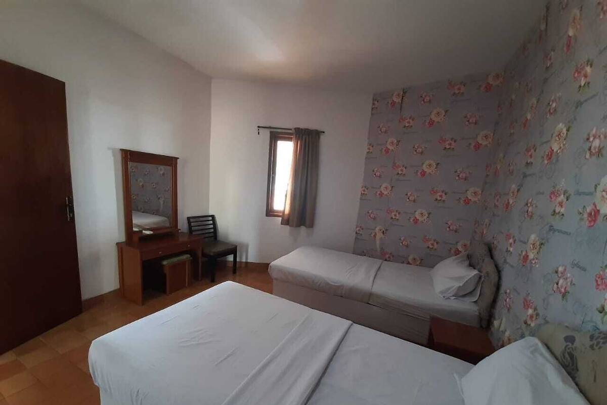 Vila família, 2 quartos, vista para o jardim | Cortinas blackout, ferros/tábuas de passar roupa, Wi-Fi de cortesia