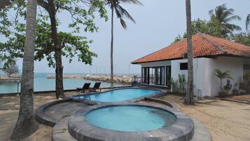 2 outdoor pools, sun loungers