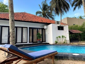 2 piscinas al aire libre, sillones reclinables de piscina