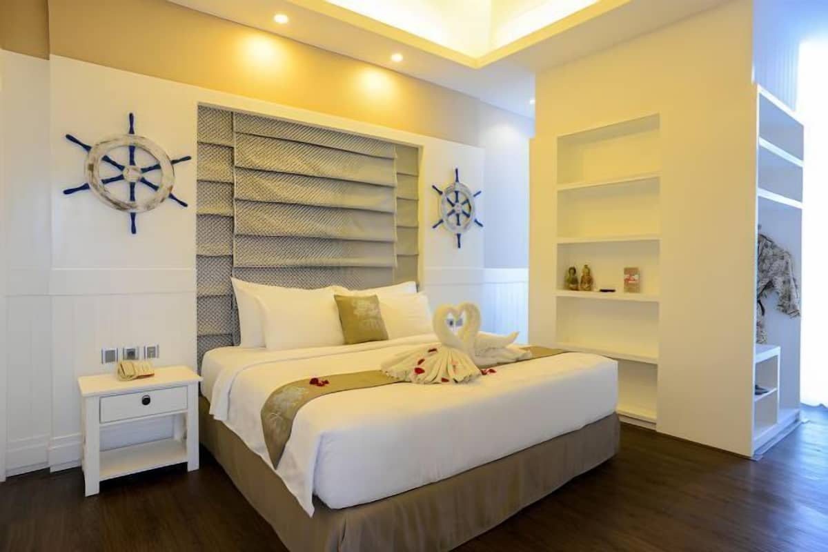 1 bedroom, in-room safe, desk, blackout curtains