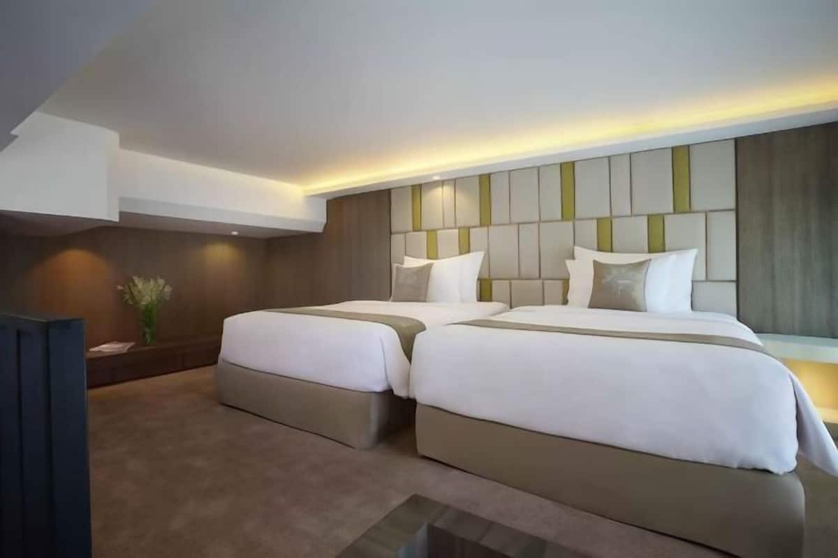 1 bedroom, in-room safe, desk, blackout curtains