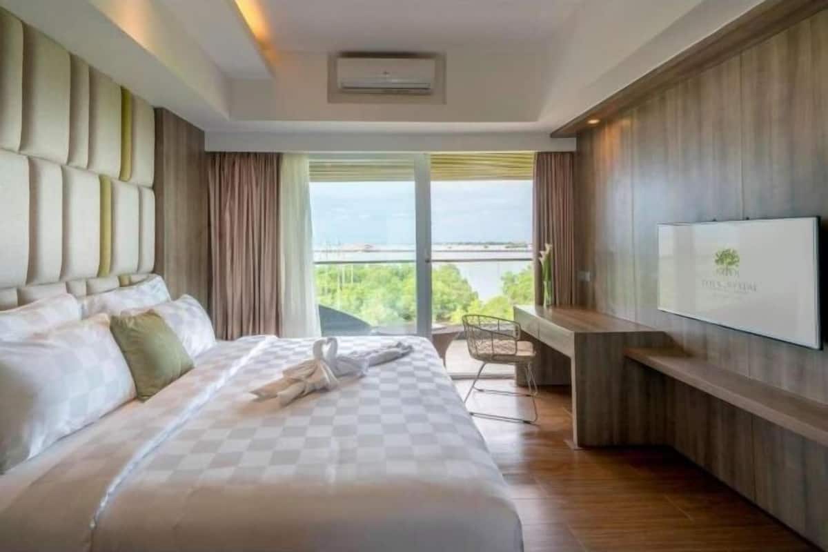 1 bedroom, in-room safe, desk, blackout curtains