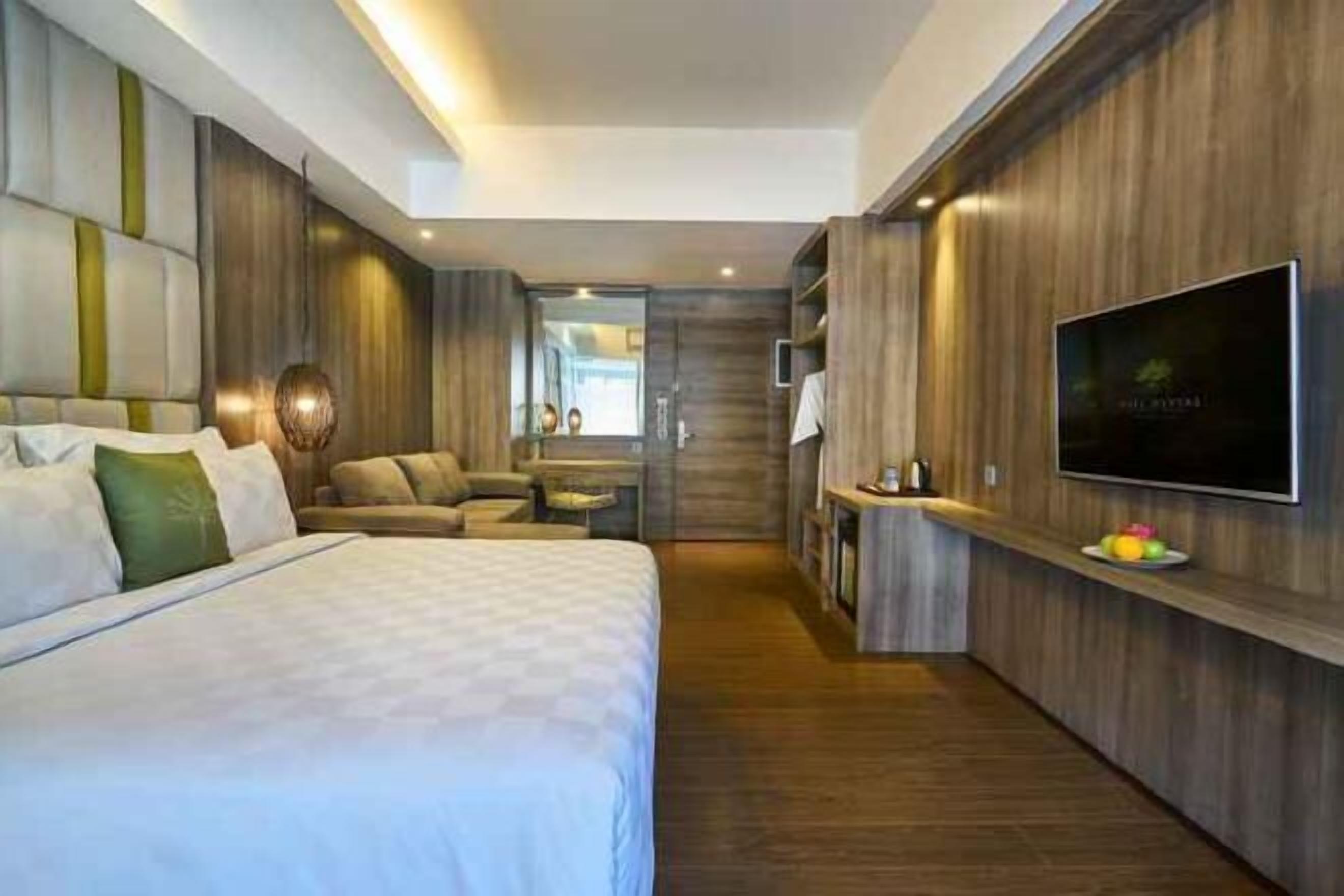 Zimmersafe, Schreibtisch, Verdunkelungsvorhänge, schallisolierte Zimmer