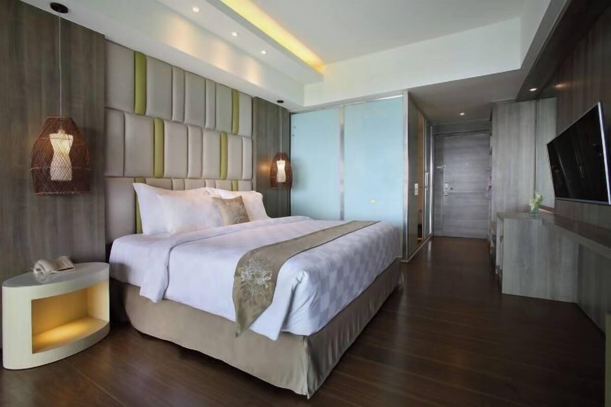 In-room safe, desk, blackout curtains, soundproofing