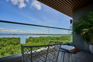 Terrace/patio - The Crystal Luxury Bay Resort Nusa Dua (Nusa Dua)