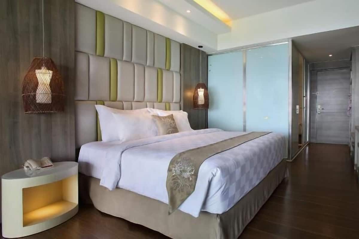 Zimmersafe, Schreibtisch, Verdunkelungsvorhänge, schallisolierte Zimmer