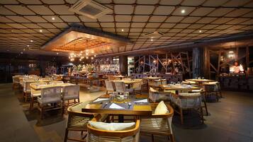 Daily buffet breakfast (IDR 200000 per person)