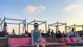 2 outdoor pools, free pool cabanas, pool umbrellas