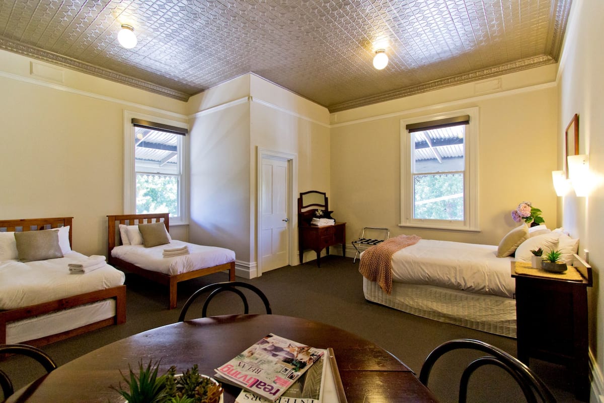 Double Room with 2 Singles, Ensuite | Free WiFi, bed sheets