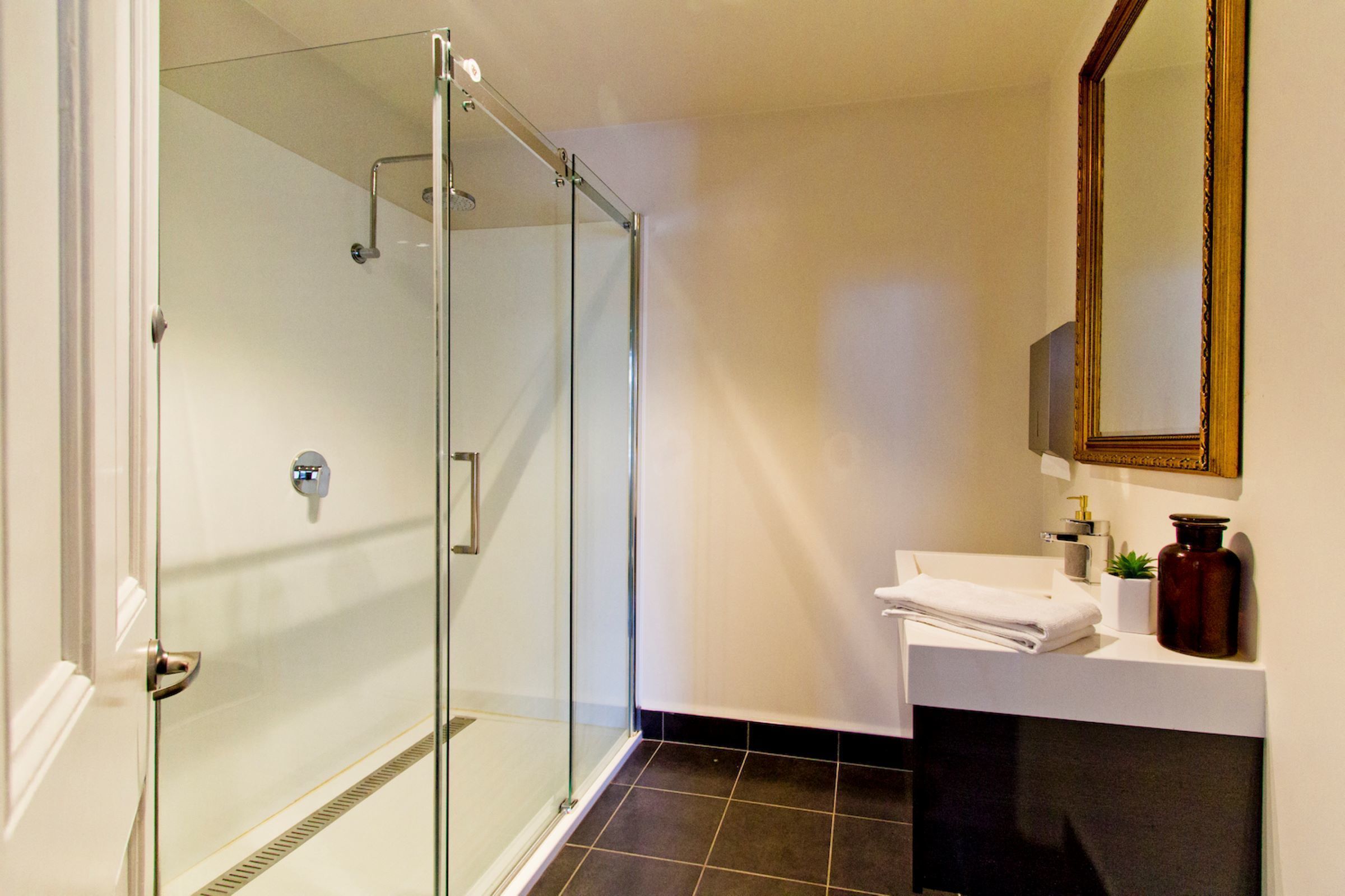 twin room, shared bathroom | bathroom | shower, free toiletries, towels