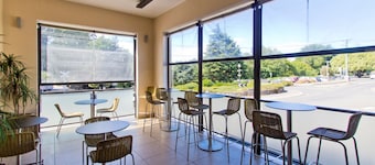 Deloraine Hotel