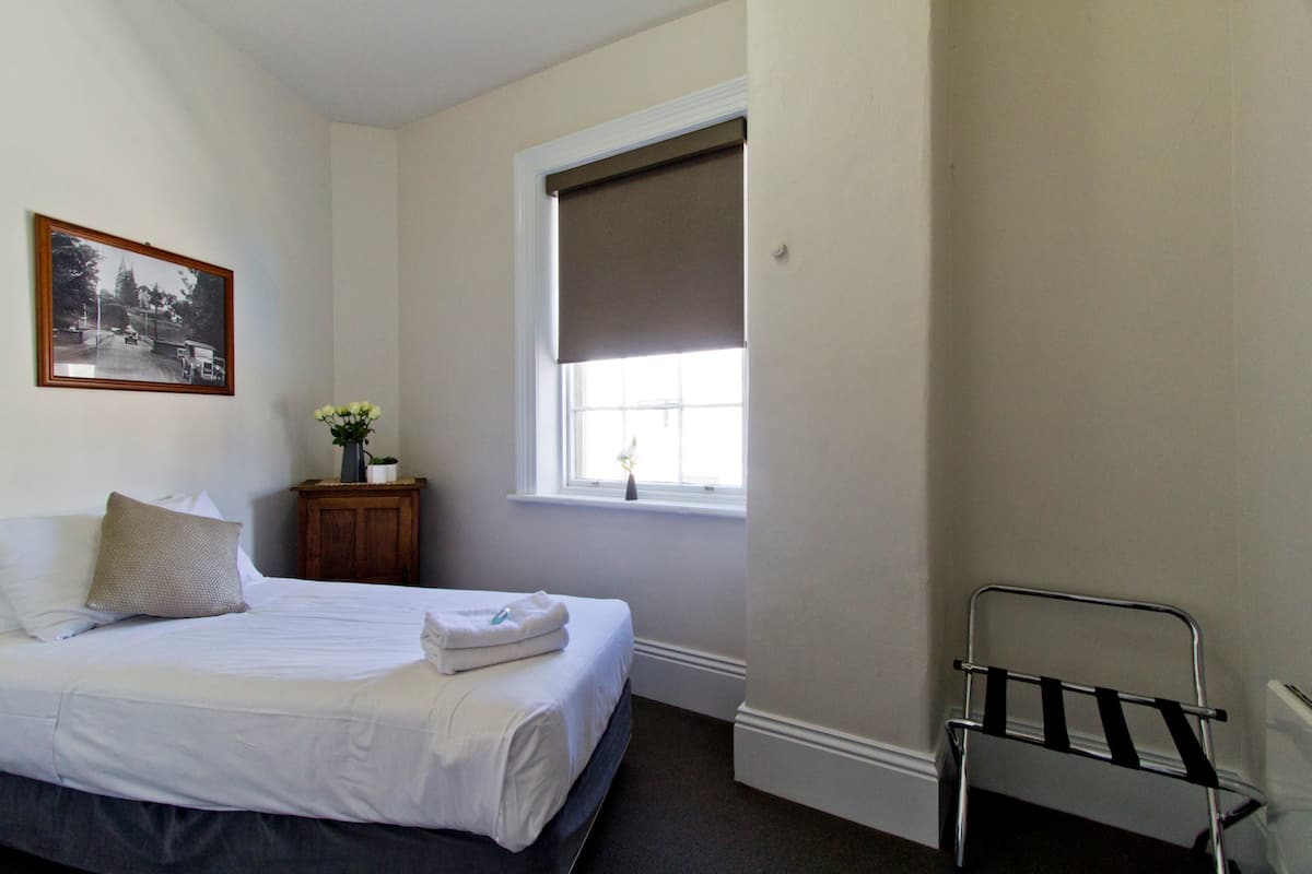 Single Room, Shared Bathroom | Free WiFi, bed sheets