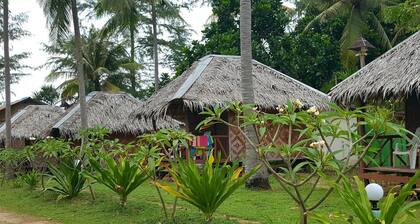 Lanta L.D. Beach Bungalows
