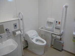 Free WiFi, wheelchair access