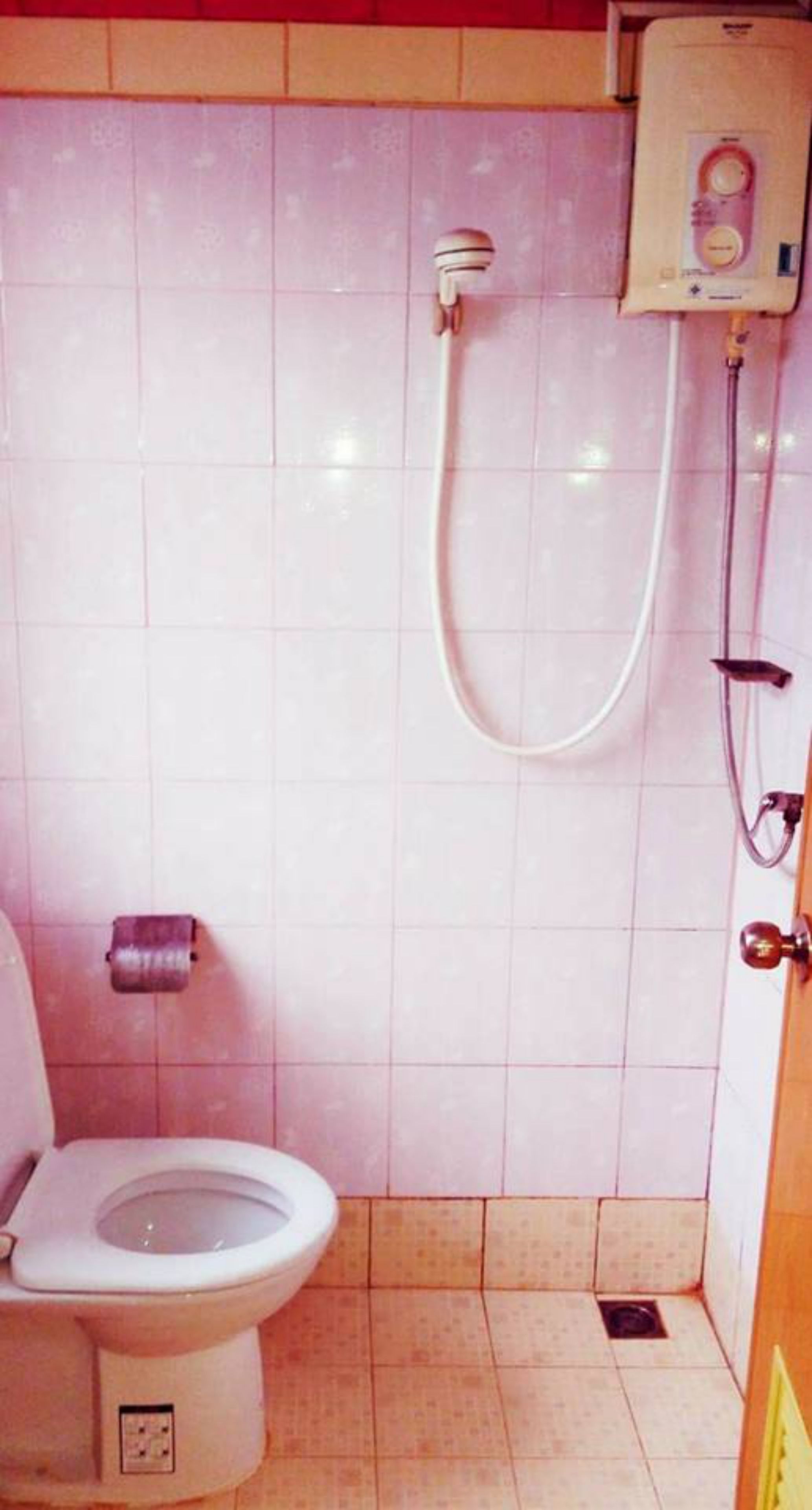 free toiletries, towels