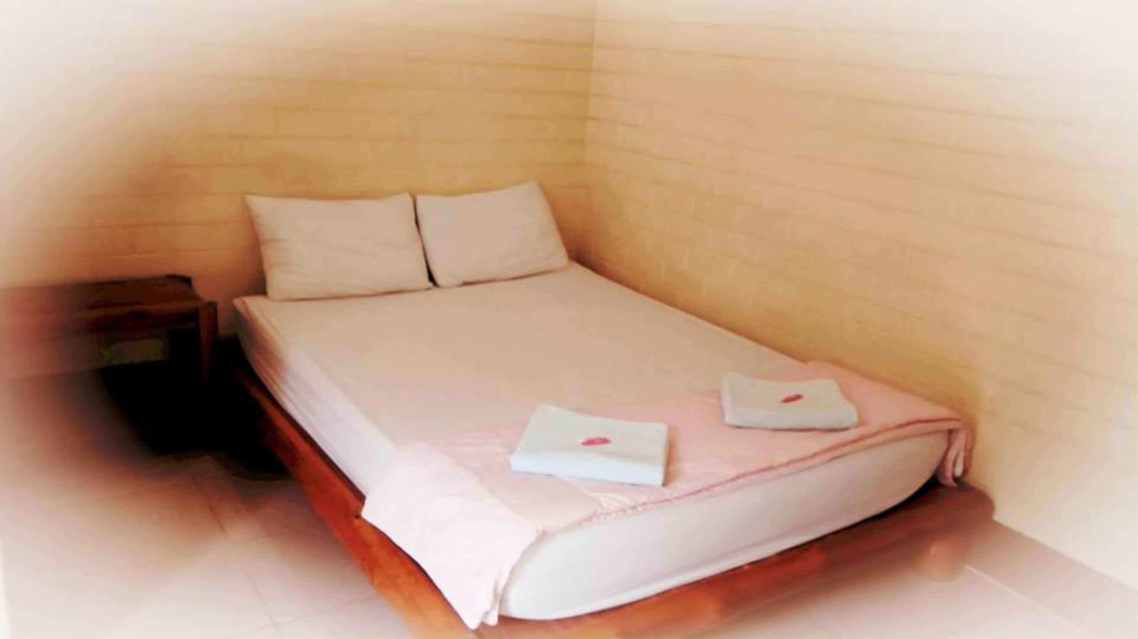 standard room (aircondition) | desk, rollaway beds, free wifi