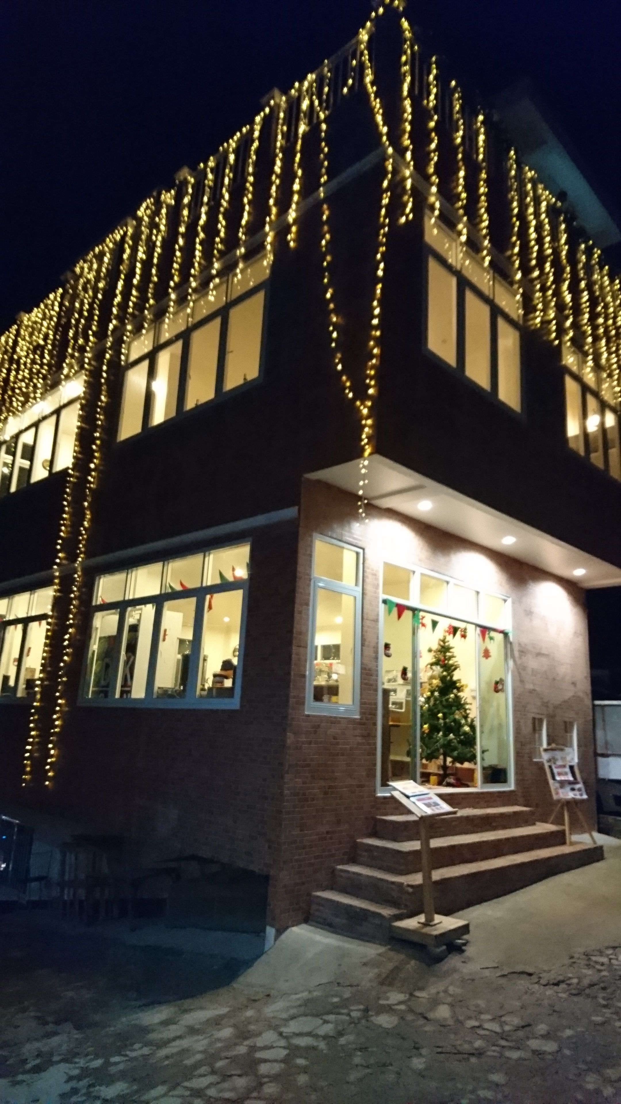 breakfast, lunch, dinner served; thai cuisine