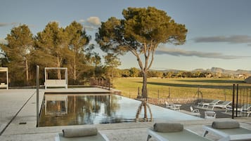 Outdoor pool, pool loungers