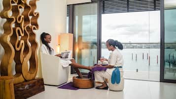 Couples treatment room(s), hot tub, steam room, body treatments