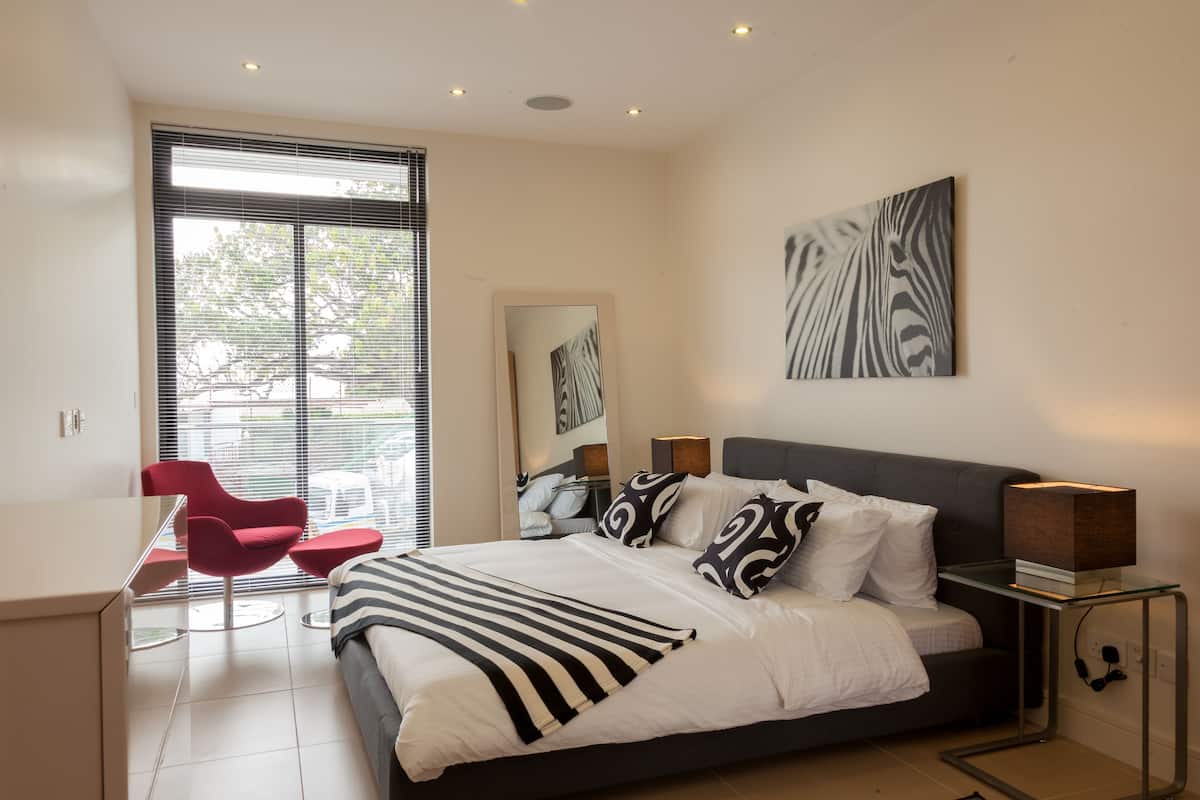 Suite ejecutiva | 2 habitaciones, caja de seguridad en la habitación y escritorio