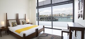 Caja de seguridad en la habitación y escritorio 