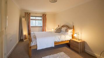 Cottage, 3 Bedrooms | 3 bedrooms, iron/ironing board, free WiFi, bed sheets