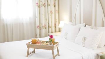 Apartamento superior, 1 quarto | Cofres nos quartos, escrivaninha, quartos à prova de som