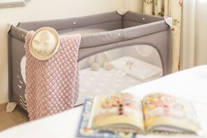 Luxury-Apartment, 1 Schlafzimmer | Zimmersafe, Schreibtisch, schallisolierte Zimmer, Bügeleisen/Bügelbrett