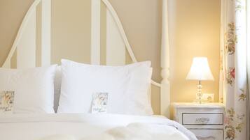 Estúdio superior | Cofres nos quartos, escrivaninha, quartos à prova de som