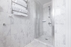 Superior-Apartment, 1 Schlafzimmer | Badezimmer | Dusche, Designer-Toilettenartikel, Haartrockner, Bademäntel