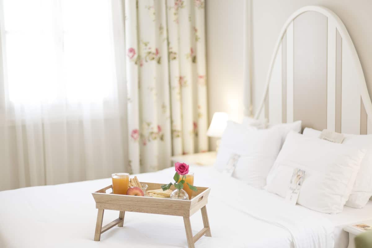 In-room safe, desk, soundproofing, iron/ironing board