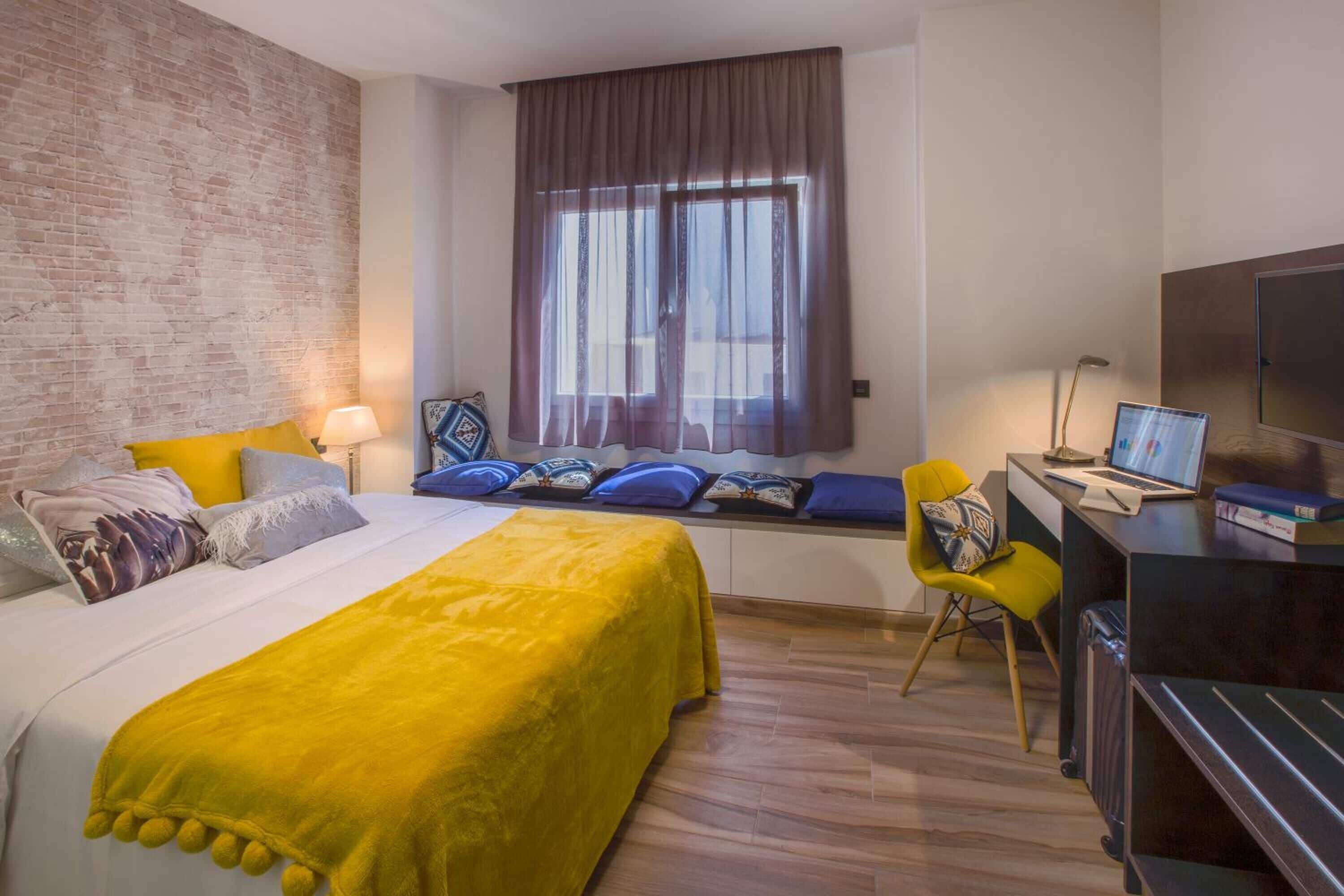 family suite, 2 bedrooms, 2 bathrooms (suite doble) | 1 bedroom, premium bedding, in-room safe, individually decorated