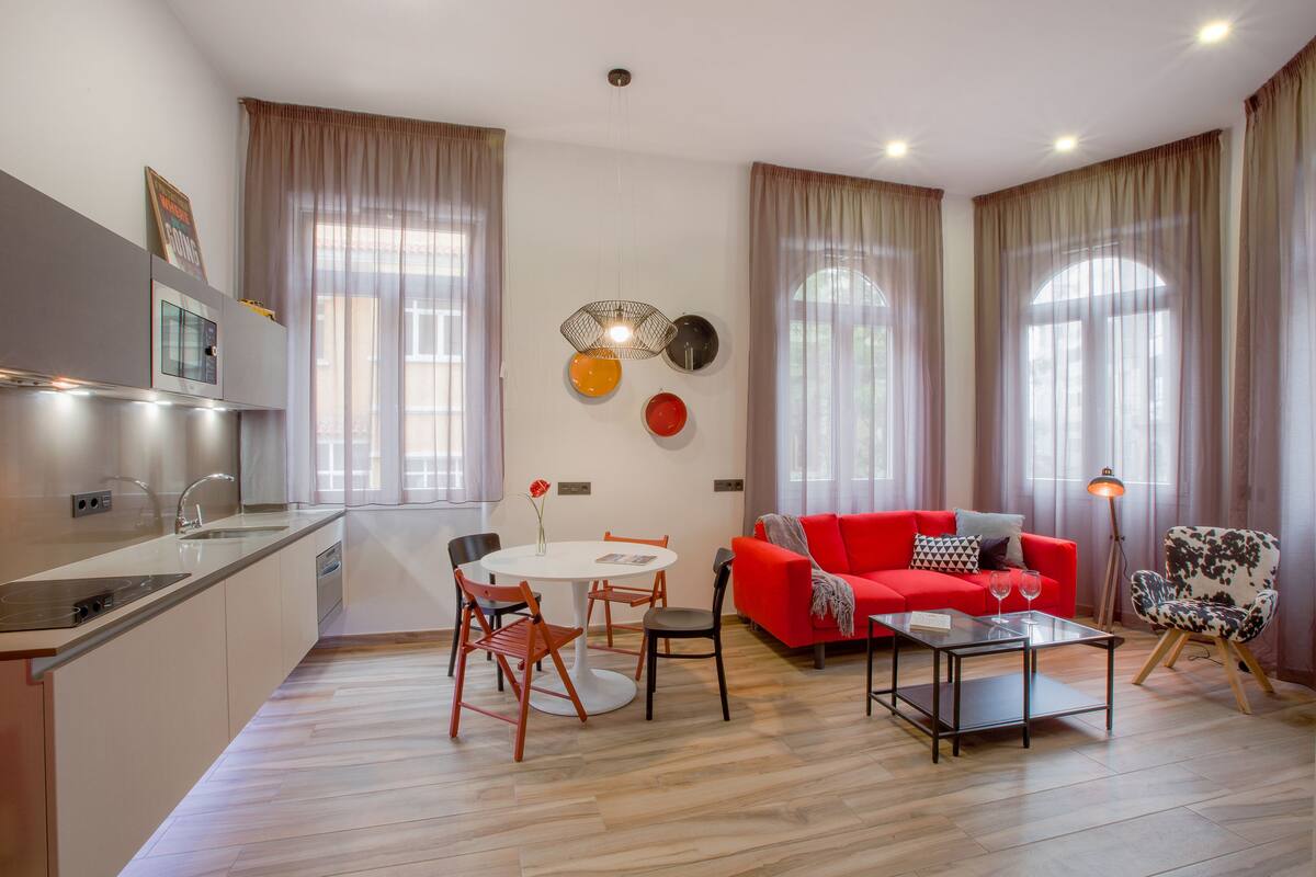 42-inch flat-screen tv with satellite channels, tv, netflix