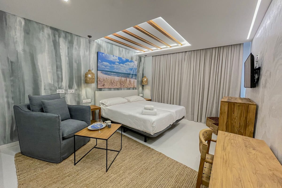 deluxe studio suite (mediterraneo) | 1 bedroom, premium bedding, in-room safe, individually decorated