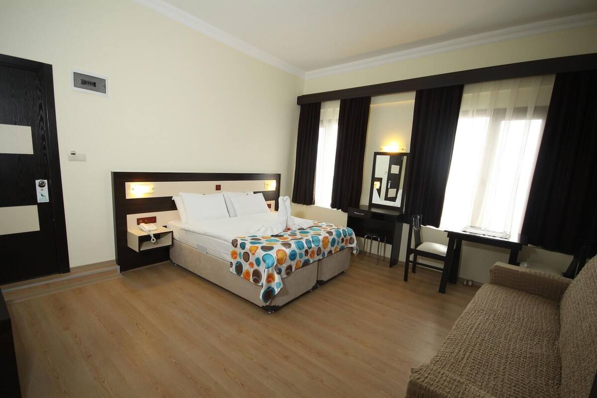 In-room safe, desk, iron/ironing board (on request), cribs (free)