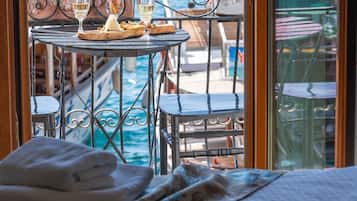 Superior Twin Room, Sea View | In-room safe, desk, iron/ironing board, free cribs/infant beds