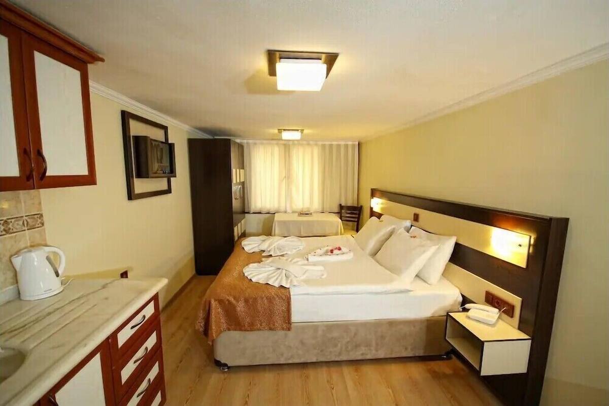 In-room safe, desk, iron/ironing board (on request)