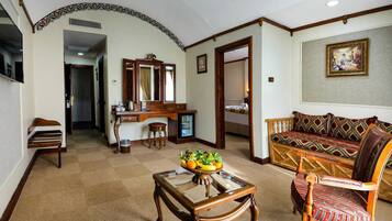 Suite | Minibar, coffres-forts dans les chambres, bureau, chambres insonorisées