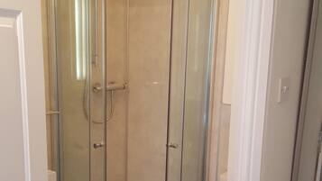 Chambre Simple | Literie de qualité supérieure, bureau