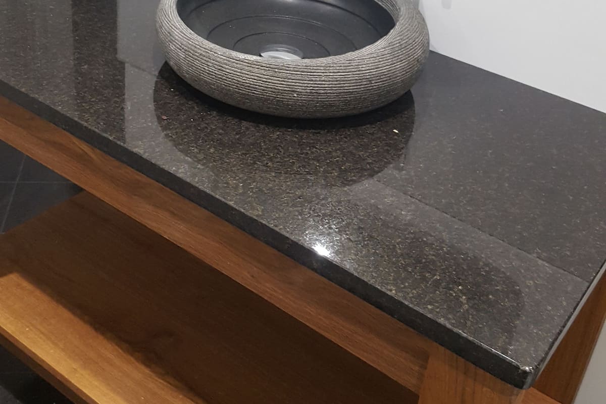 deluxe suite, 1 bedroom | bathroom | shower, free toiletries, hair dryer, towels