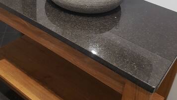 Svit Deluxe - 1 sovrum | Badrum | Dusch, gratis toalettartiklar, hårtork och handdukar