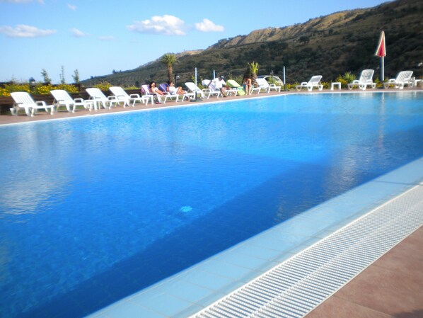 Piscine extérieure (ouverte en saison)