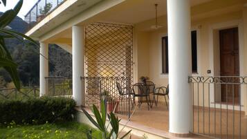 Deluxe appartement, 2 slaapkamers (4 pax) | Terras