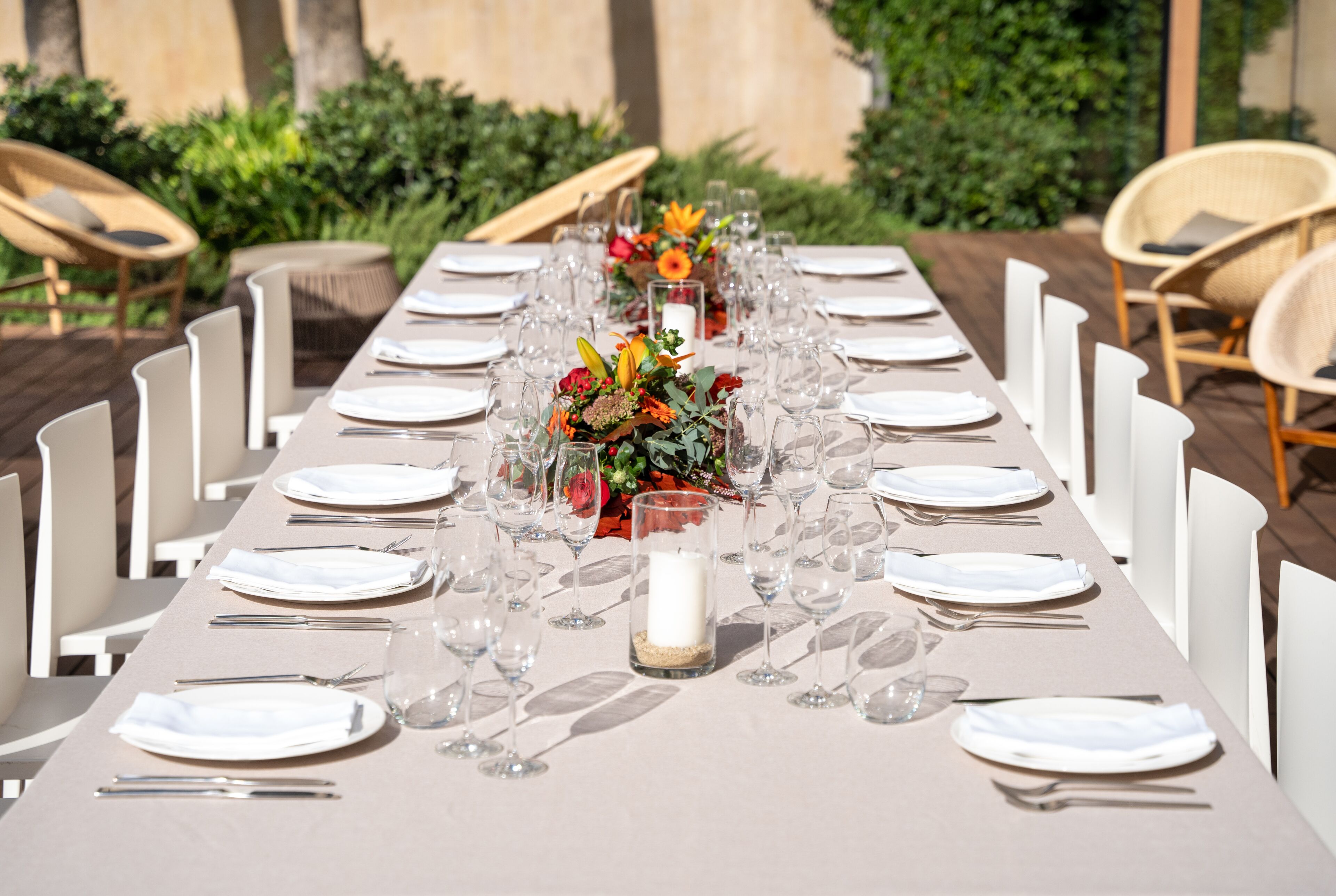 breakfast, lunch, dinner served; international cuisine