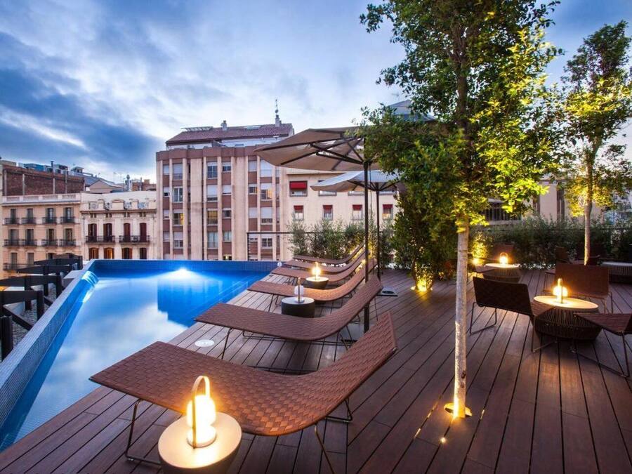 Een seizoensgebonden buitenzwembad