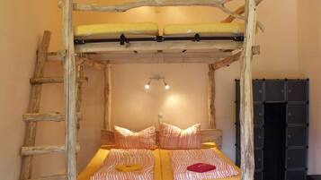 Basic Room, Shared Bathroom, Courtyard Area | Desk, free WiFi, bed sheets