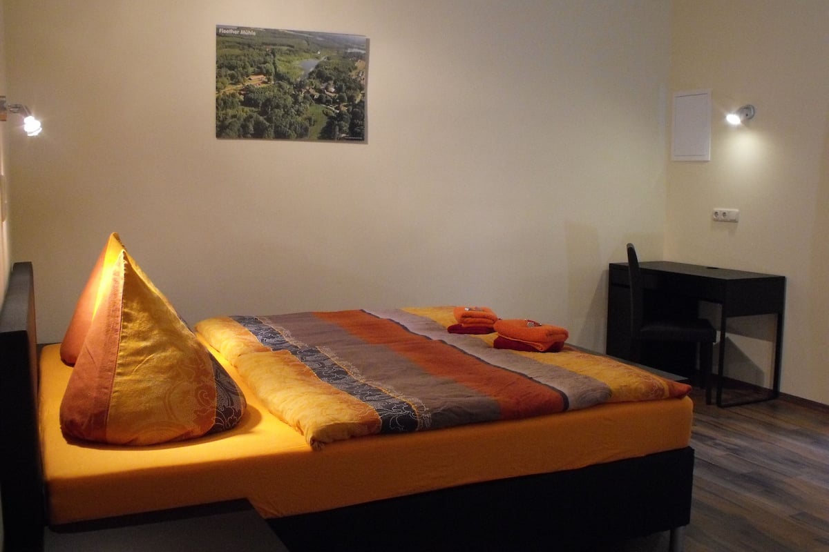 Basic Double Room, Ground Floor | Desk, free WiFi, bed sheets
